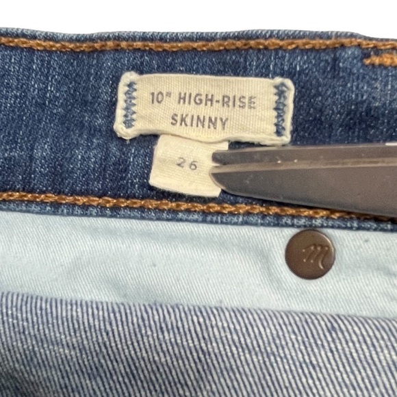 Madewell Hi-Rise Skinny Chewed Hem Distressed Button Fly Jeans Size 26 / 2 - Picture 9 of 13